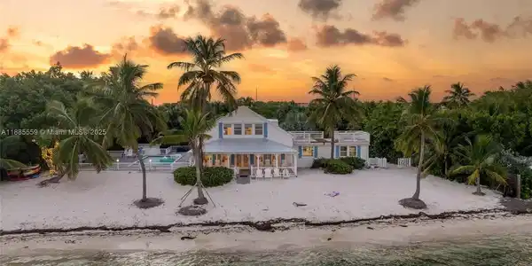 109 Columbus Dr