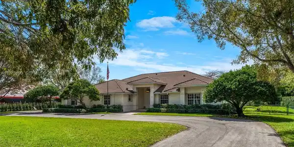 7280 SW 100th St