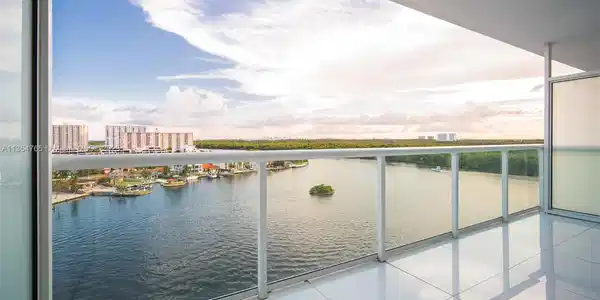 400 Sunny Isles Blvd