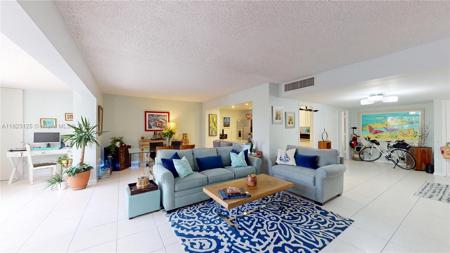 11111 Biscayne Blvd