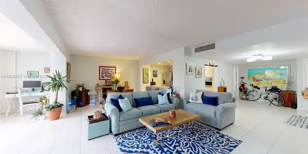 11111 Biscayne Blvd