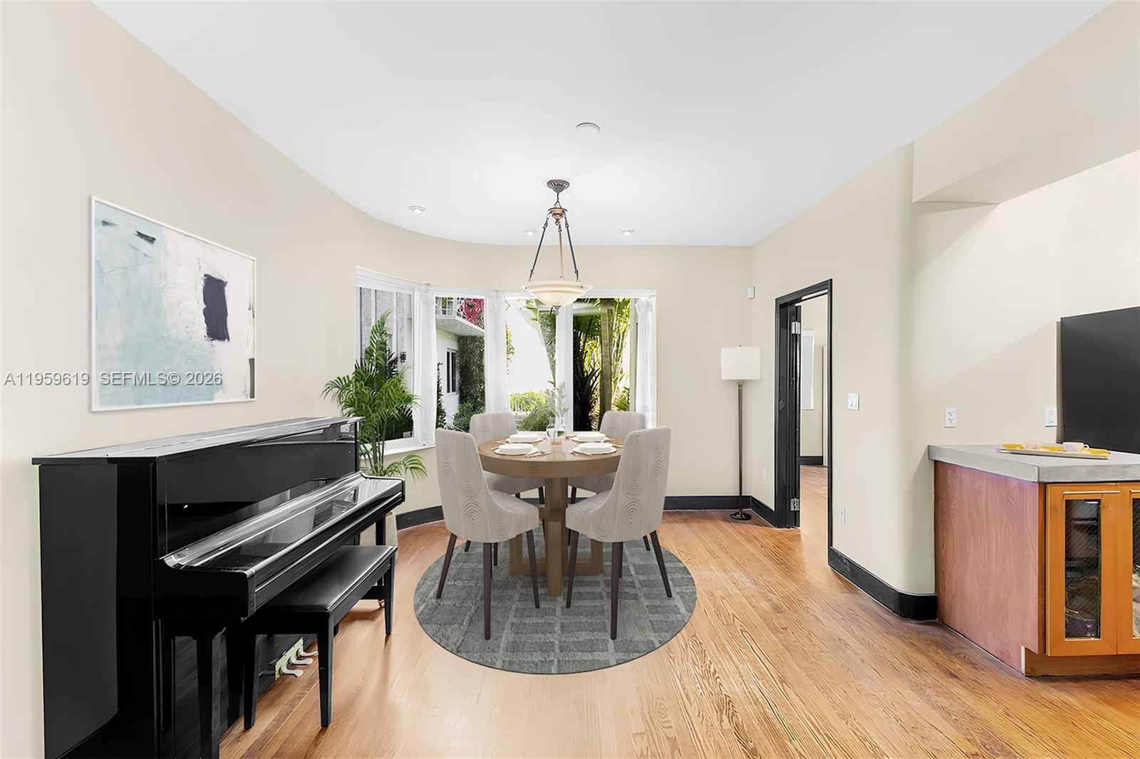 Image 3: Dining area with classic curvilinear windows