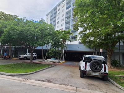 6900 Bay Dr