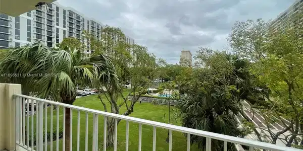11111 Biscayne Blvd