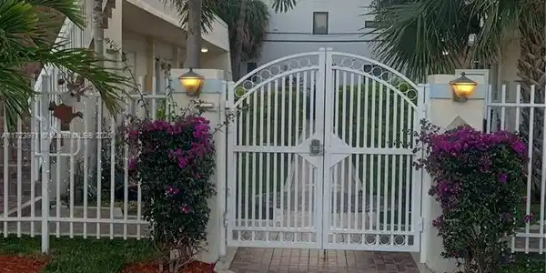 1950 Biarritz DR