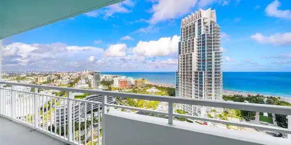 400 S Pointe Dr