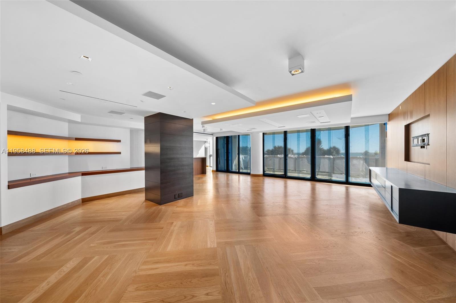 Image 3: Living Room