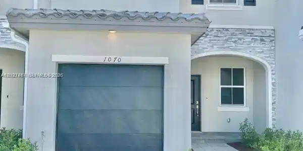 1070 SE 26th Ter
