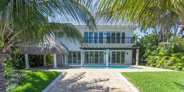 425 N Shore Dr