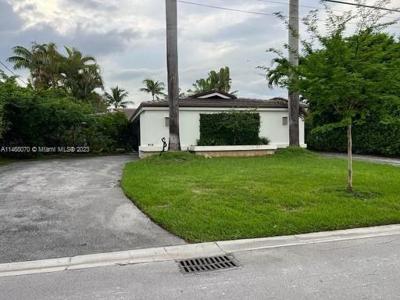 915 N Shore Dr