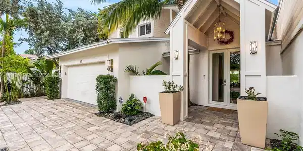 675 Ponce De Leon Dr