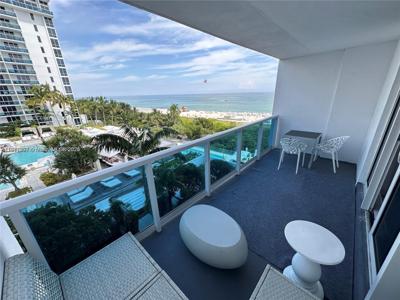 2301 Collins Ave