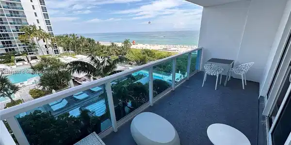 2301 Collins Ave