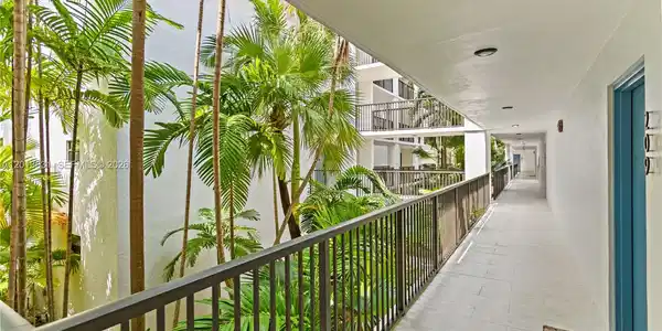 101 Ocean Lane Dr