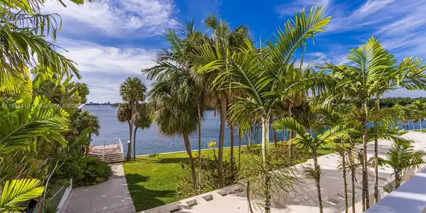 500 Bayview Dr