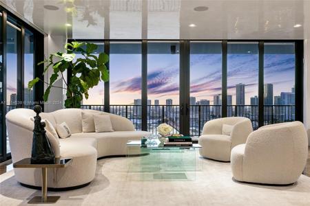 1000 Venetian Way