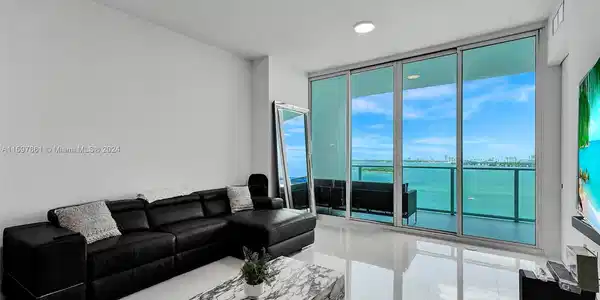 2020 N Bayshore Dr