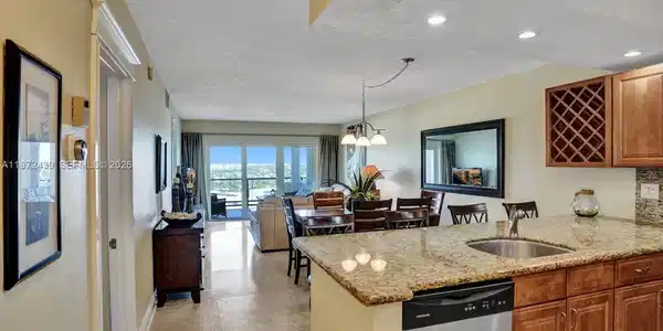 Image 3: Open kitchen concept