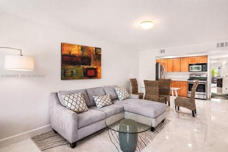 405 N Hibiscus Dr