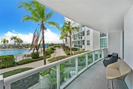 7900 Harbor Island Dr