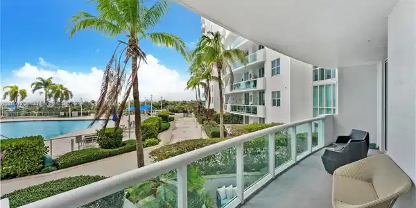 7900 Harbor Island Dr