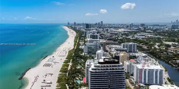 3200 Collins Ave