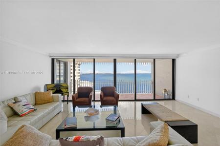 2 Grove Isle Dr