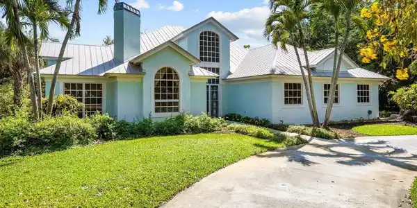 340 SE Saint Lucie