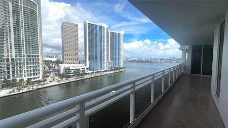 901 Brickell Key Blvd