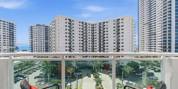 3000 S Ocean Dr