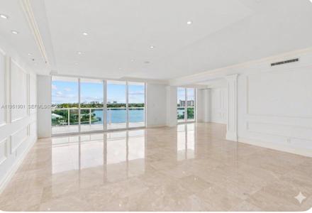20201 E Country Club Dr