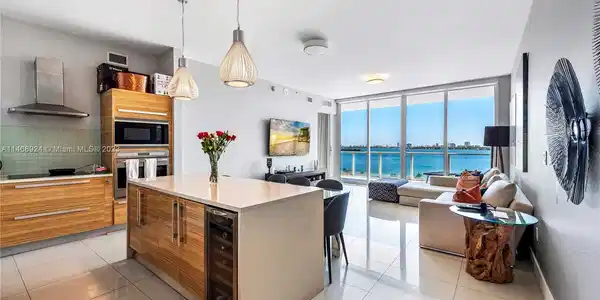 2020 N Bayshore Dr