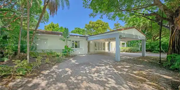 330 Pacific Rd