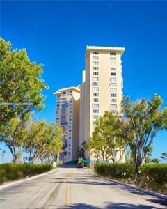 11111 Biscayne Blvd