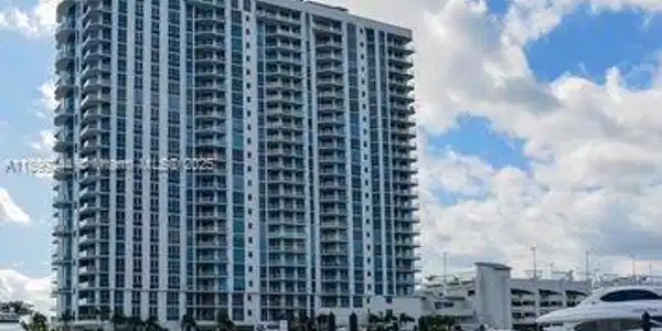 17111 Biscayne Blvd