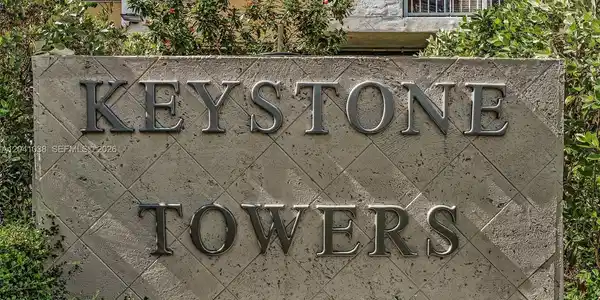 Image 2: KEYSTONE TOWERS CONDO For Sale 2020 NE 135th St # 601NORTH MIAMI, FL 33181
