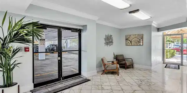 Image 3: KEYSTONE TOWERS CONDO For Sale 2020 NE 135th St # 601NORTH MIAMI, FL 33181