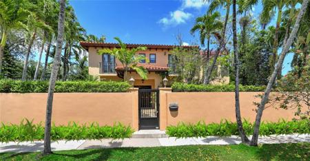 3301 Crystal Ct