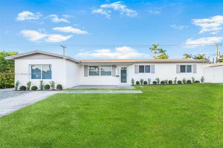 8955 SW 198th Ter