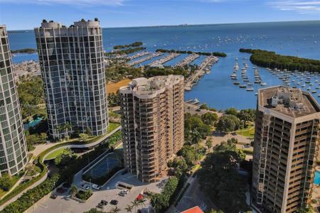 2843 S Bayshore Dr