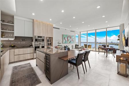 2020 N Bayshore Dr