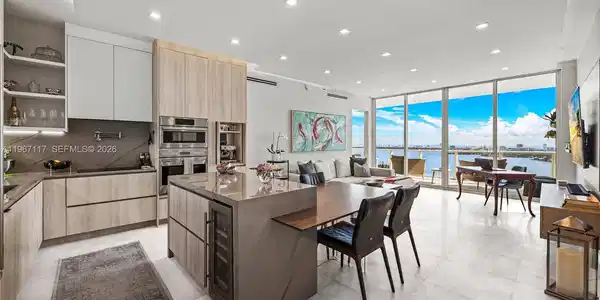 2020 N Bayshore Dr