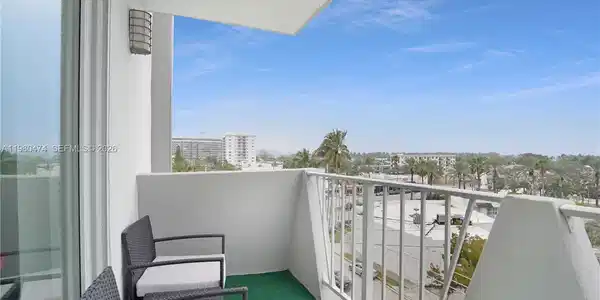 7133 Bay Dr