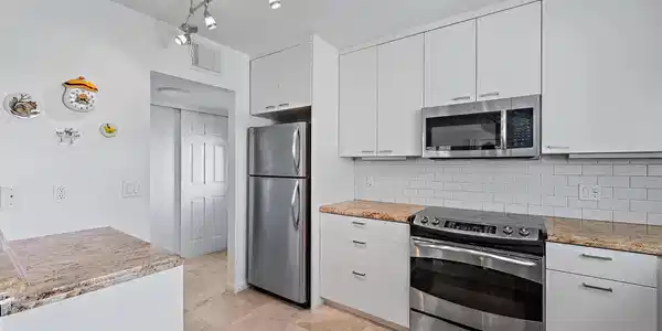 Image 4: Kitchen 2 (1)