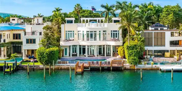 271 N Hibiscus Dr