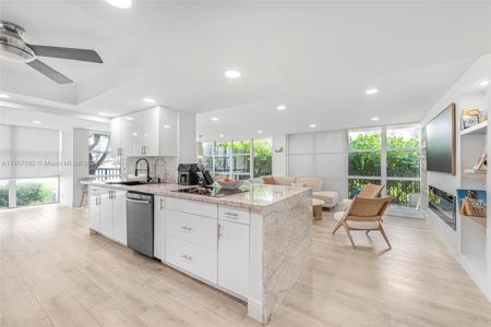 1000 Parkview Dr
