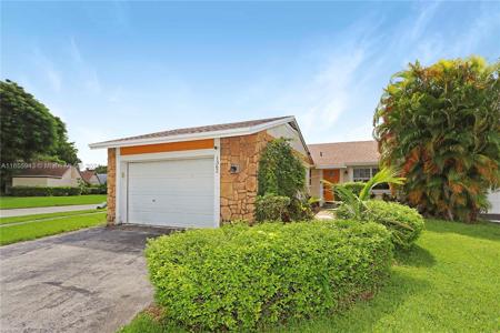 1362 Pelican Ct