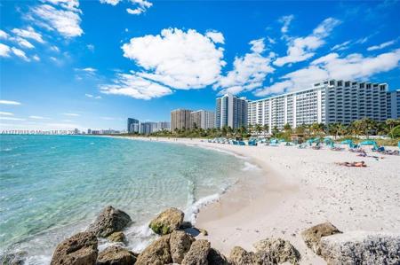 2899 Collins Ave