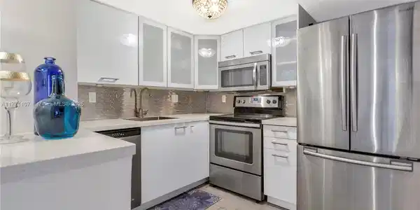 2600 Collins Ave