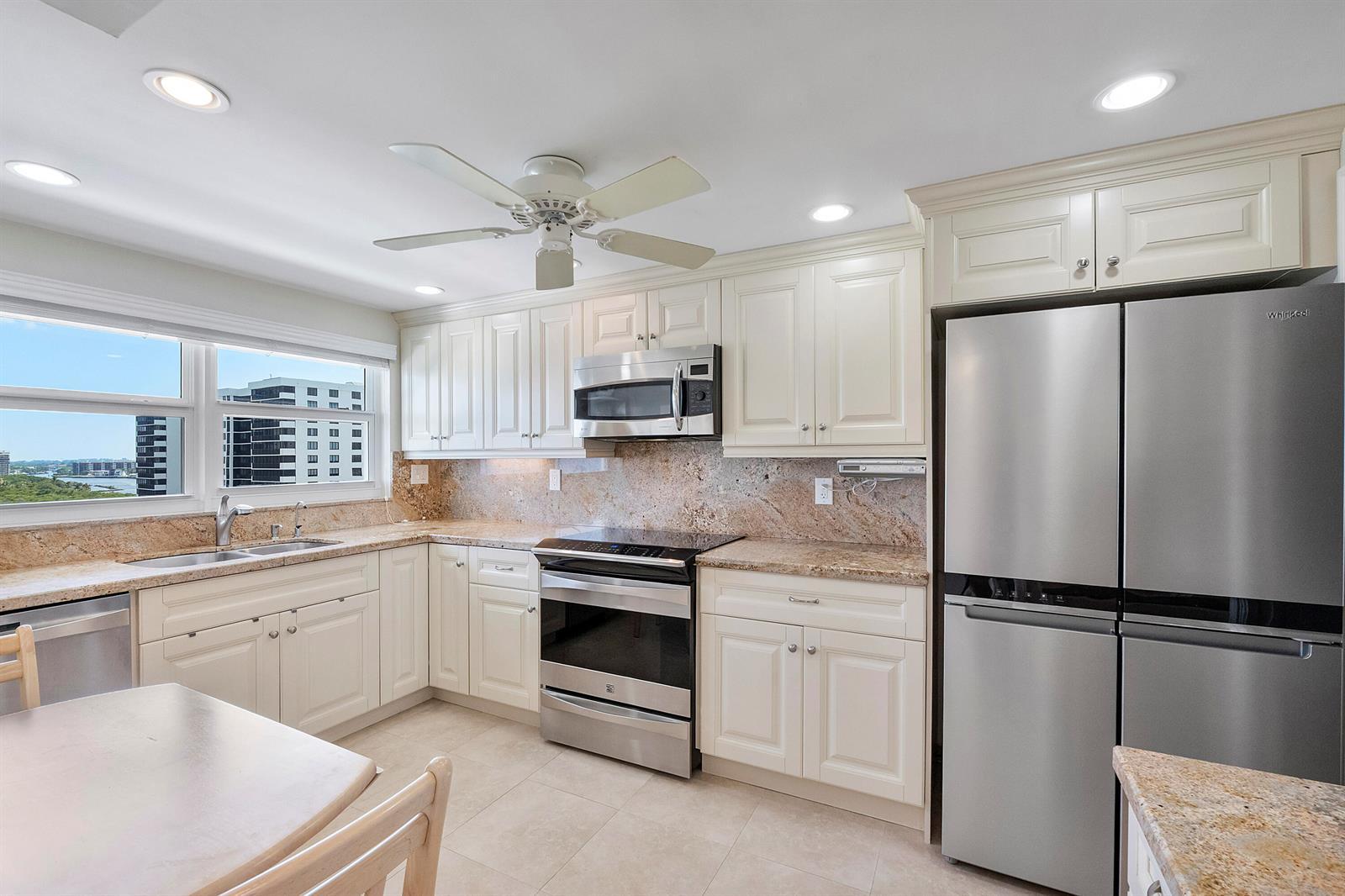 Image 3: 3300 S Ocean Blvd u1021_004